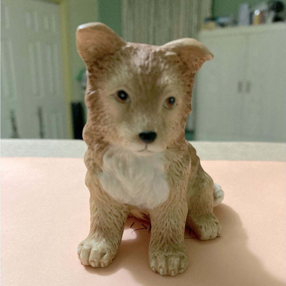 Vintage Homco Brown and White Collie Puppy Dog Ceramic Figurine. EUC